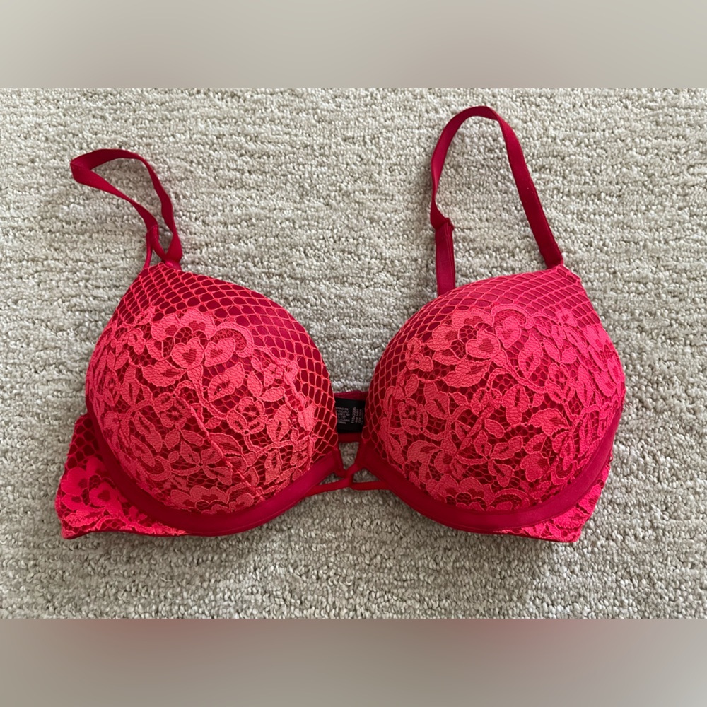Victoria’s Secret Bombshell Bra Add 2 Sizes - 32B (Red)